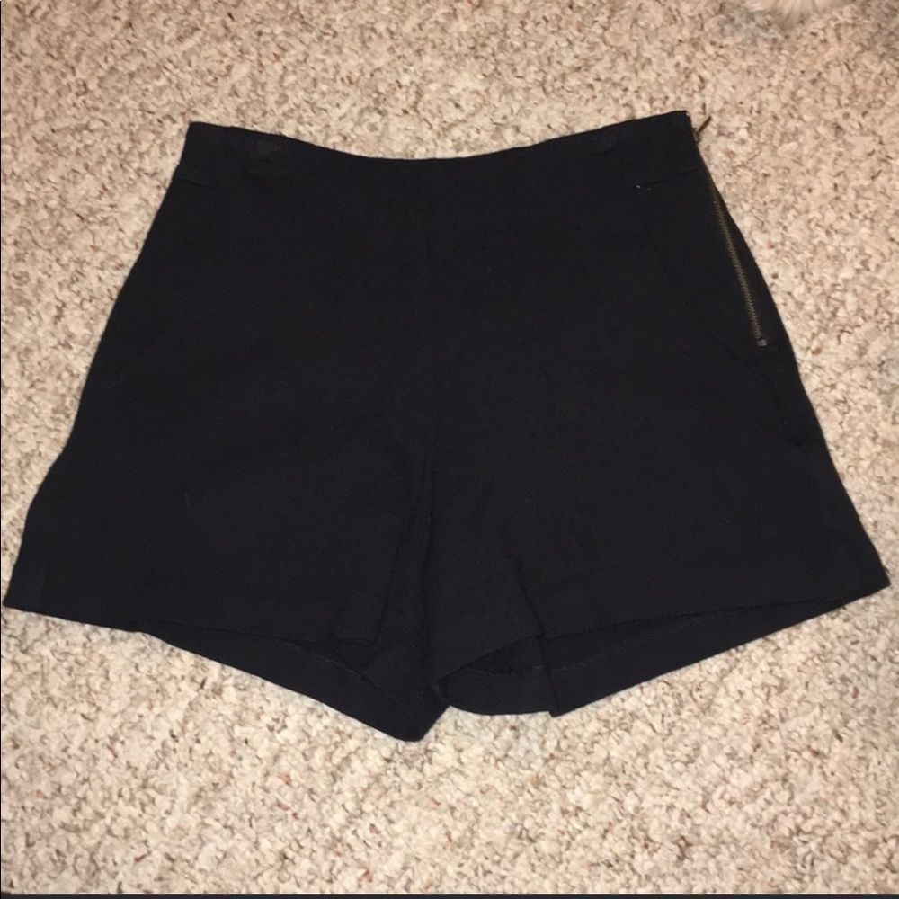 Monteau black side zip shorts with front pockets